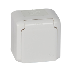 Единичен контакт шуко с капак за открит монтаж Legrand Forix IP44, бял