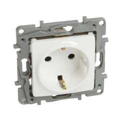 Механизъм единичен контакт шуко с детска защита Legrand Niloé, бял