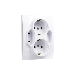 Четворен контакт шуко Atra Каре 1, бял